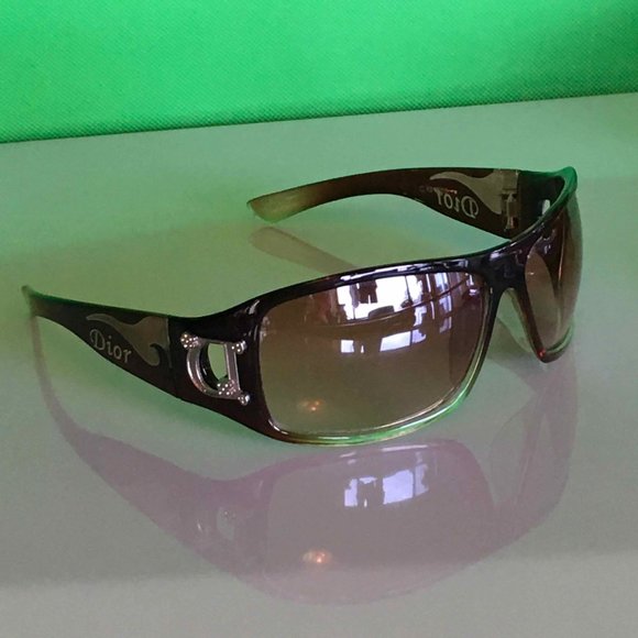 Dior Sunglass with Versace Case - Picture 13 of 14